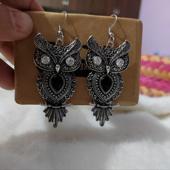 Quirky Earring - Picture 4 of 4